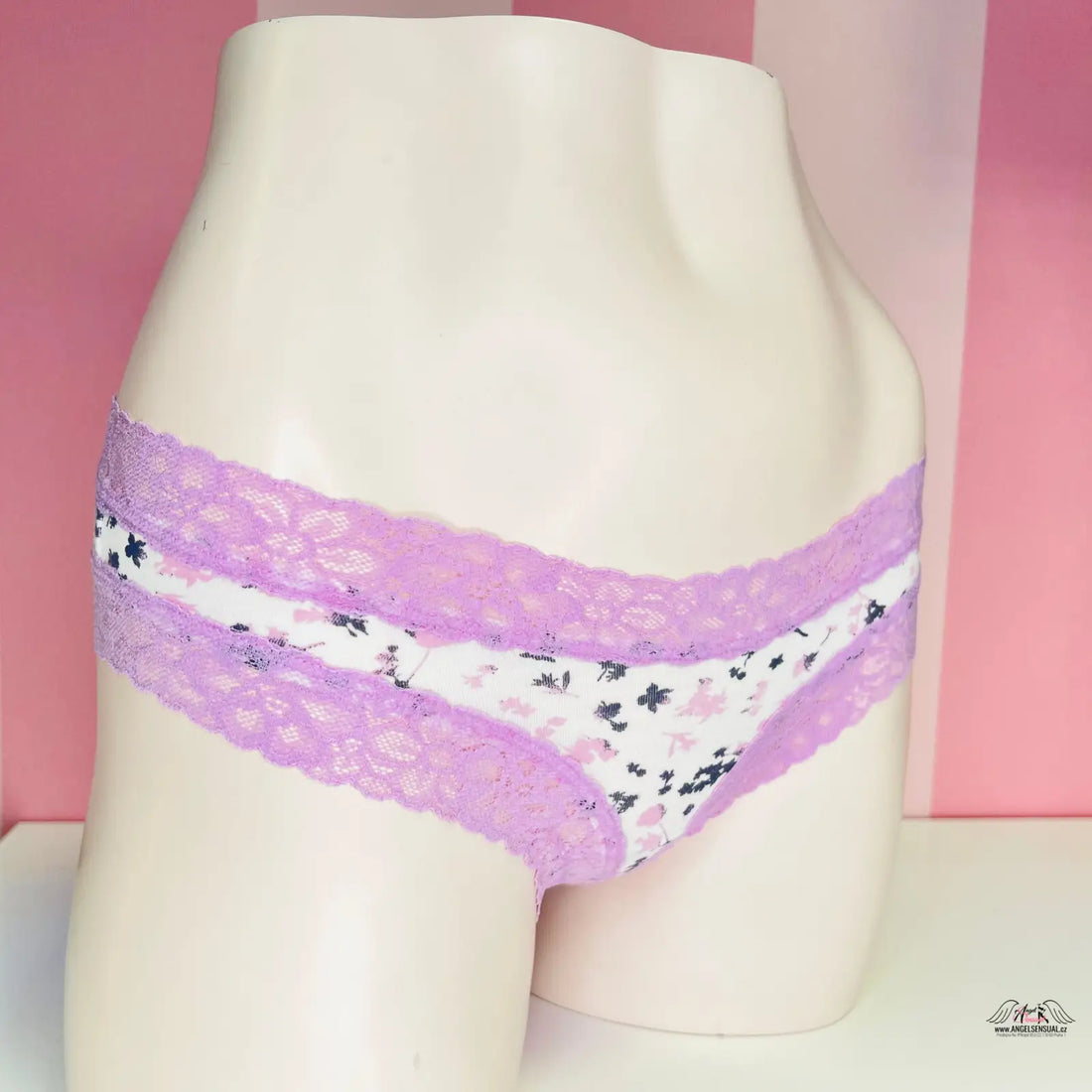 Floral print bavlněné cheeky s lavandulovou krajkou od Victoria’s Secret, jemné bavlněné cheeky