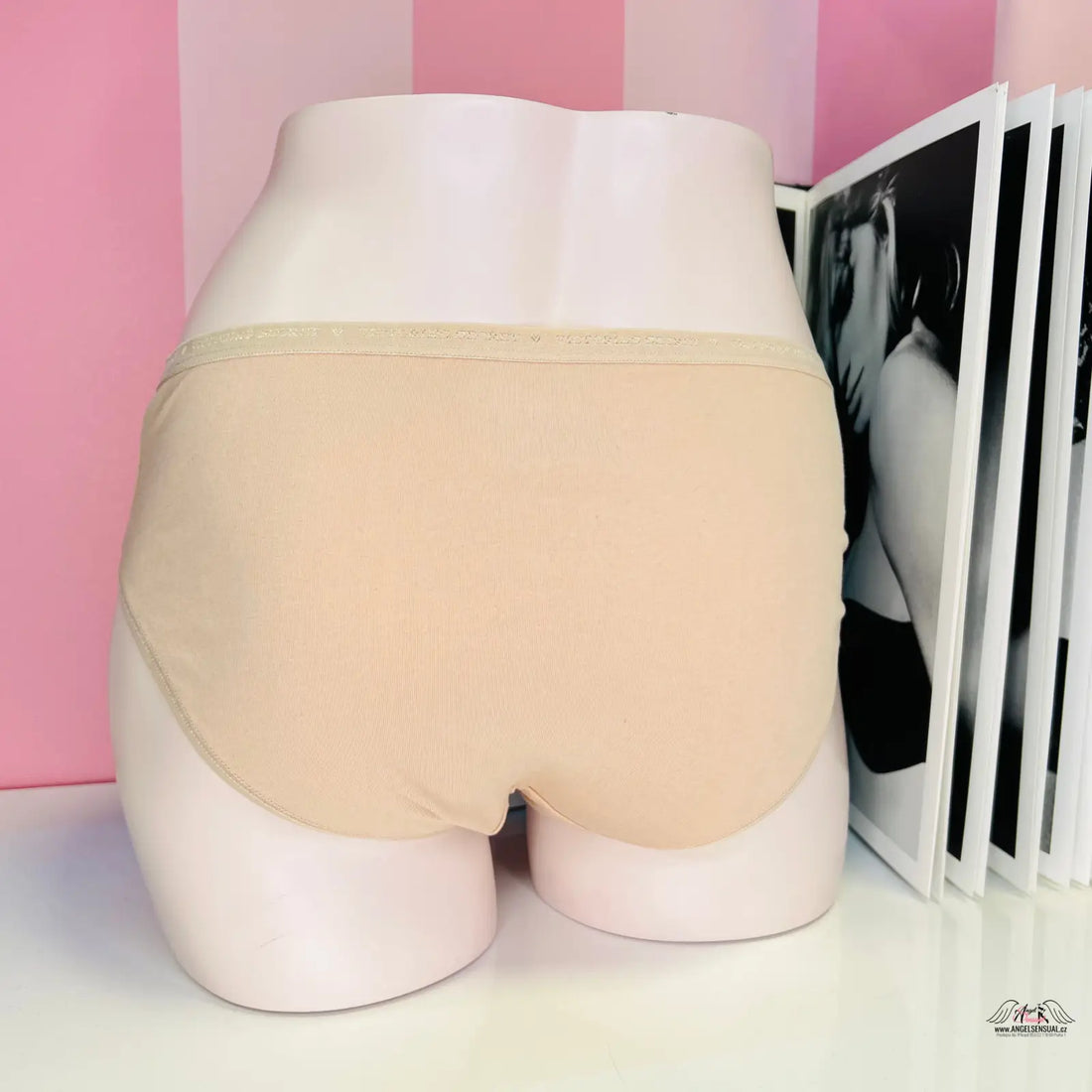 Ceramická nebo porcelánová socha spodního trika s vysokým pasem, bavlněné kalhotky