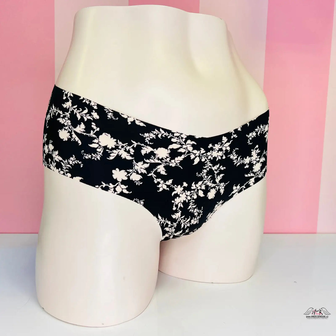 Téměř bezešvé kalhotky Victoria’s Secret s černým květinovým potiskem