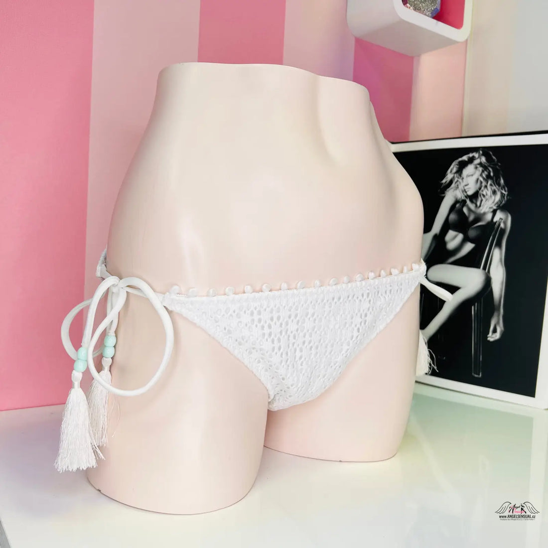 Bílý prošívaný spodní díl plavek s ozdobnými třásněmi z kolekce Victoria’s Secret Bikini Kalypso