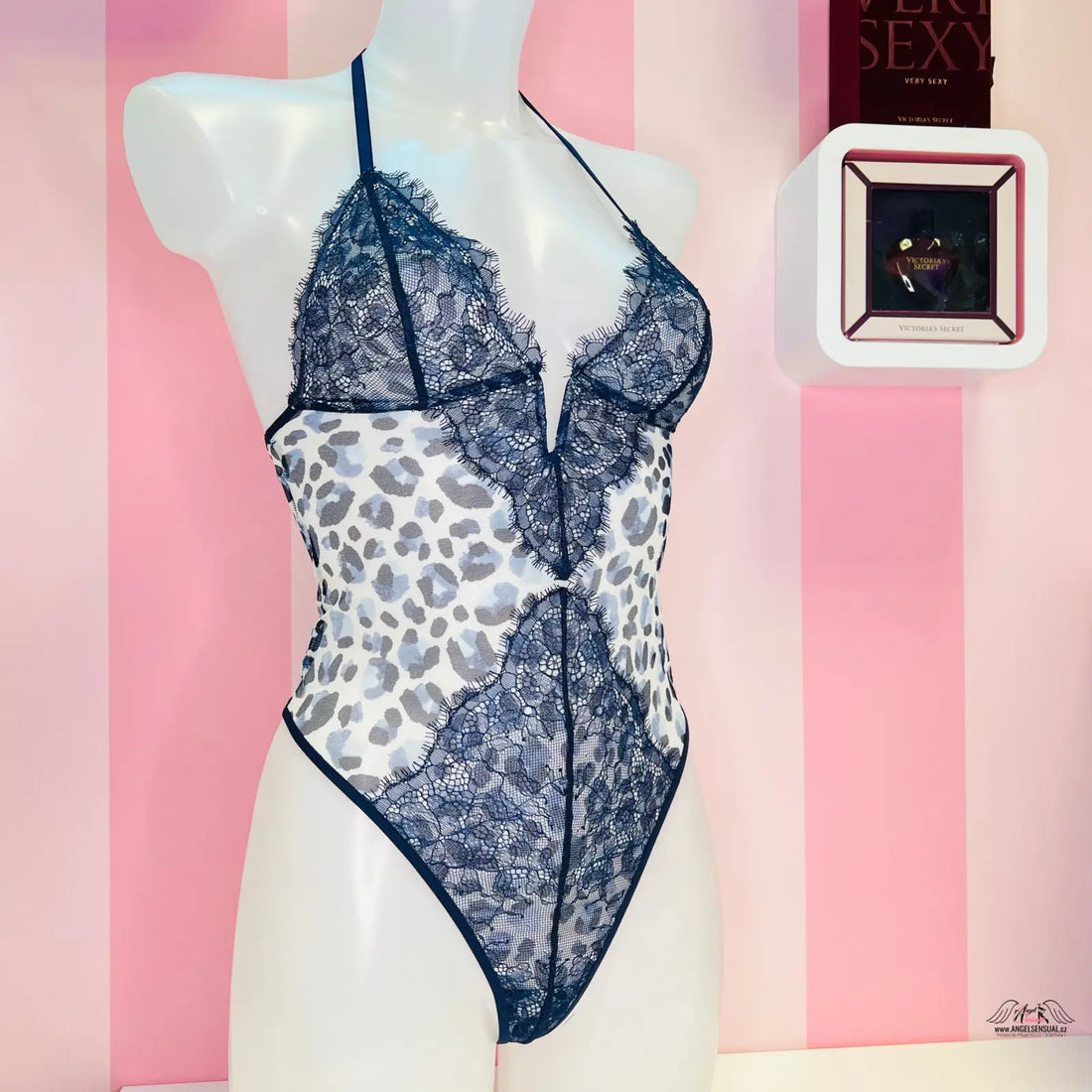 Lacy modré a gepardím vzorem body s tenkými ramínky od Victoria’s Secret