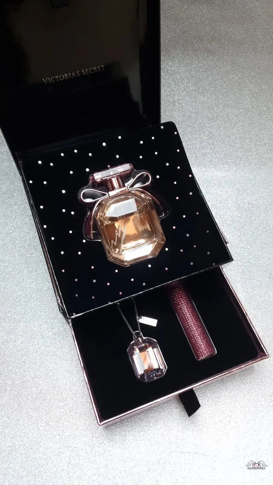Victoria’s Secret Bombshell Pink Diamonds gift set with necklace and rollerball, angel sensual fragrance