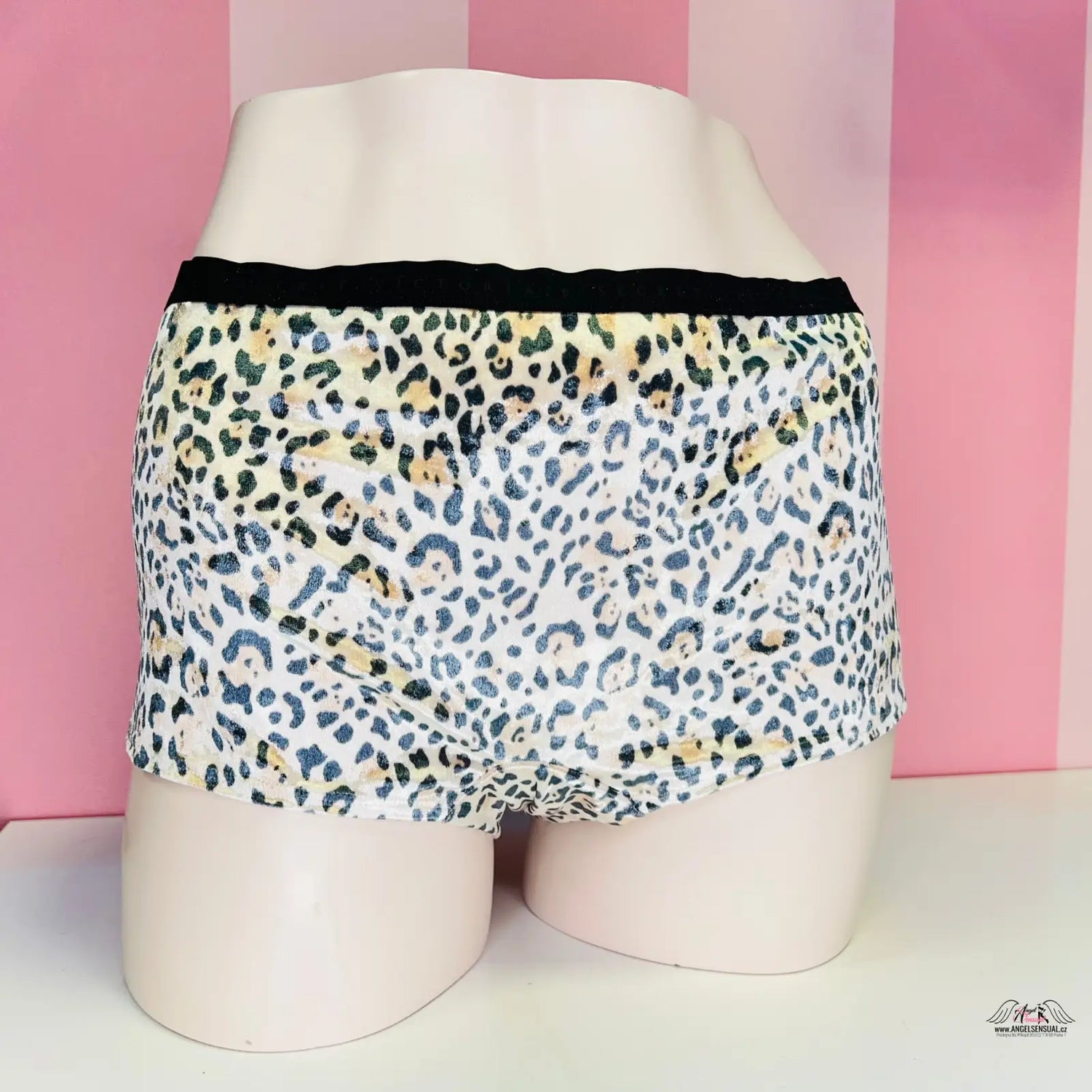 Velice elastické semišové boxerky s modro-zlatým leopardím vzorem a černým pasem