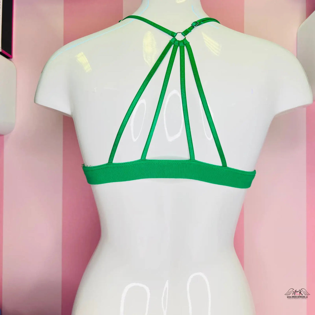 Zelená bavlněná braletka s vyšívanými čtyřlístky na přední straně