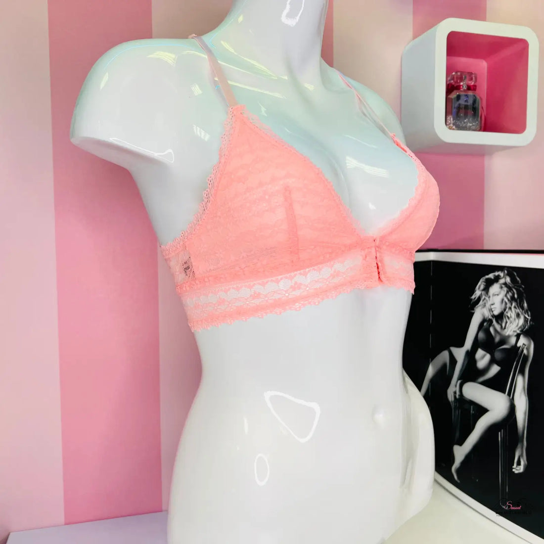 Peach-colored krajková braletka Victoria’s Secret s zapínáním vepředu, elegantní krajková braletka