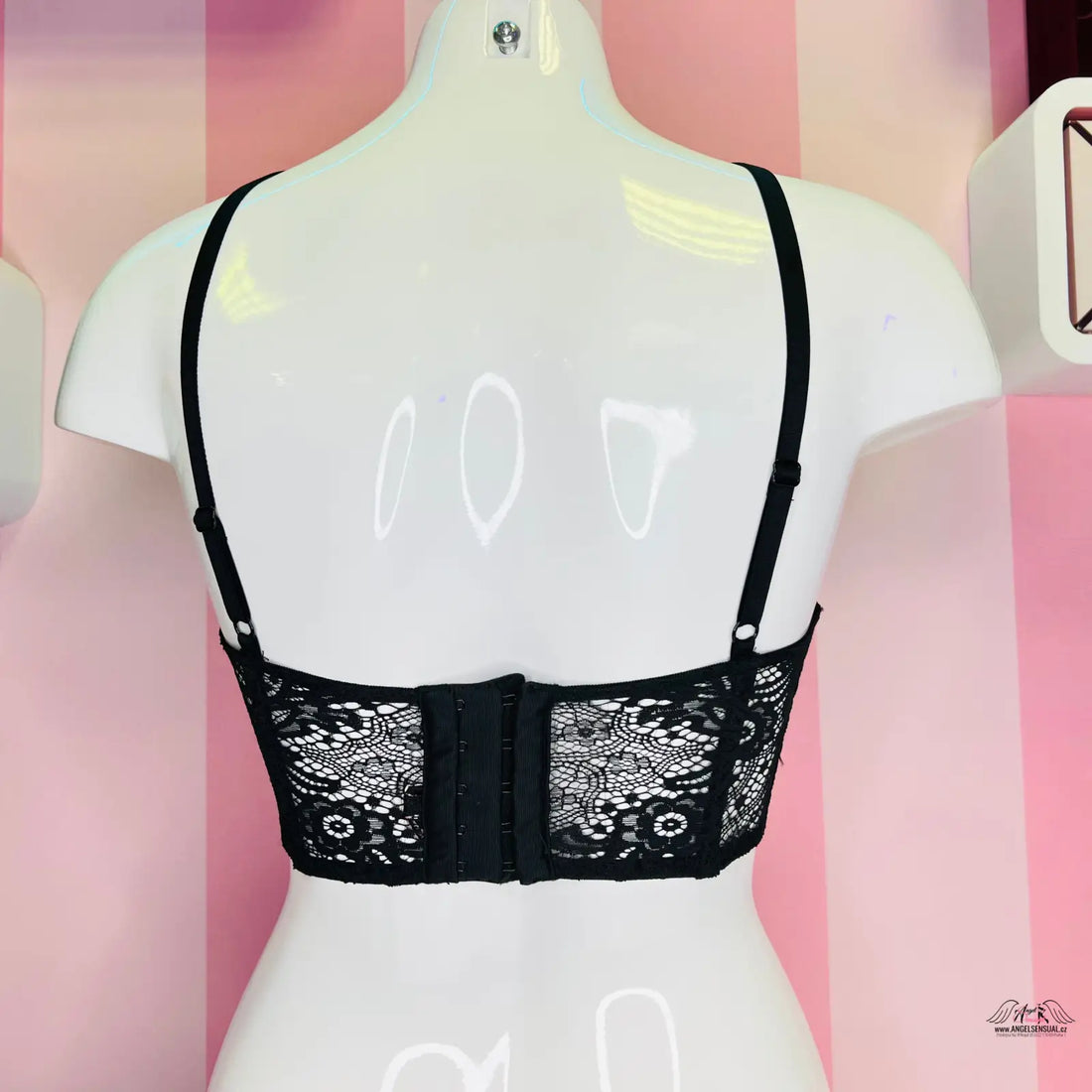 Černá krajková braletka Victoria’s Secret s zdobením a nastavitelnými ramínky
