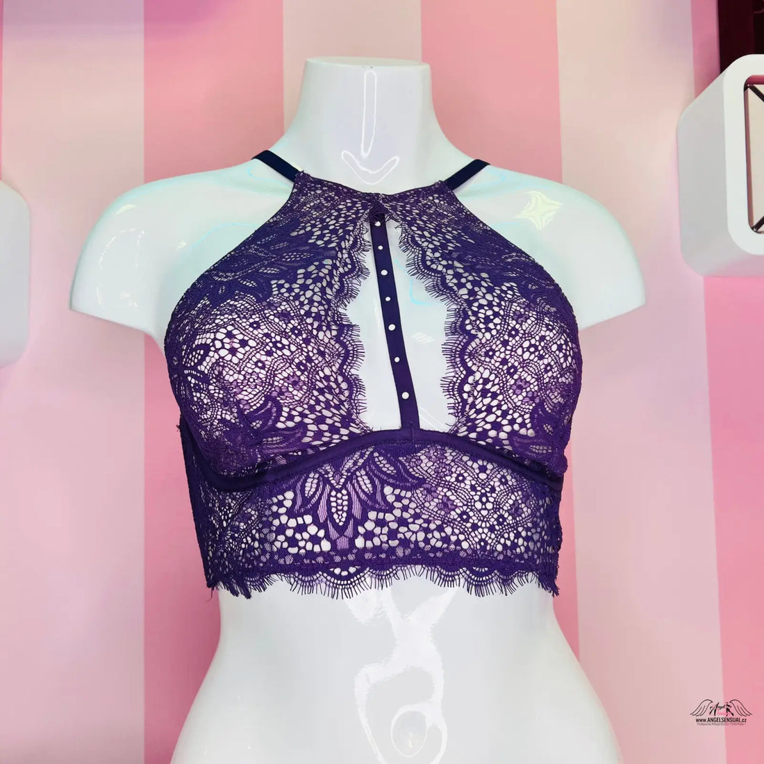 Fialová krajková braletka s nastavitelnými ramínky, ideální v kategorii apparel & accessories