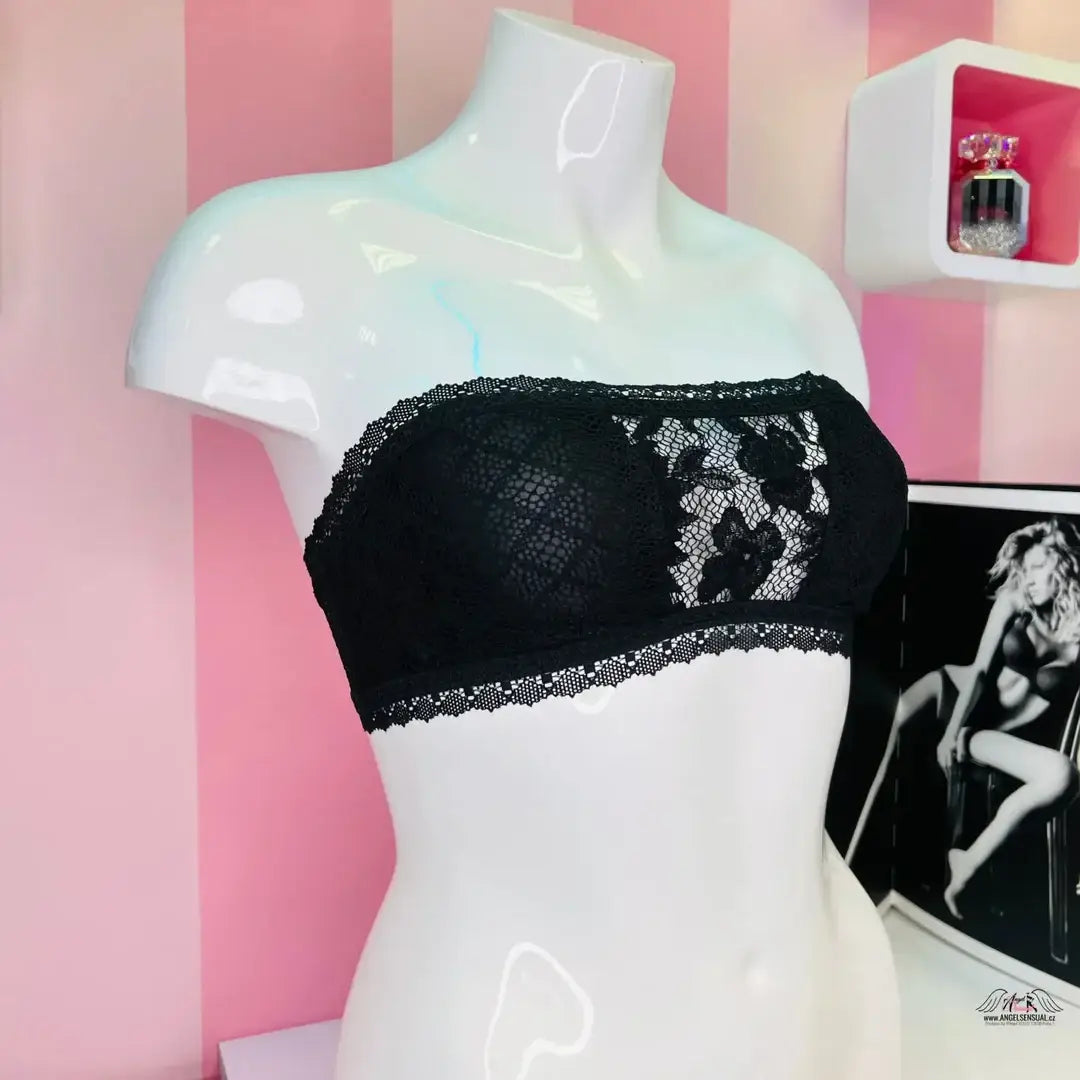 Luxusní dámské prádlo a svůdná tanga elegance