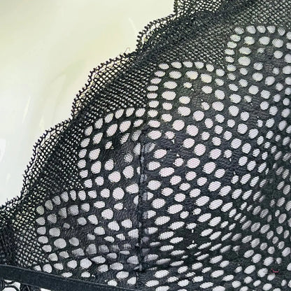 Victoria’s Secret velmi sexy bralette s černou krajkou a bílými puntíky