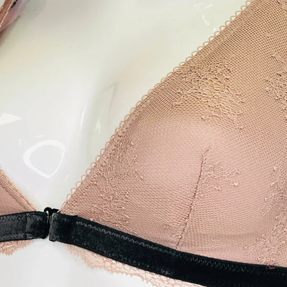 Krajkový červený bralette Victoria’s Secret s černou stuhou a nastavitelnými popruhy