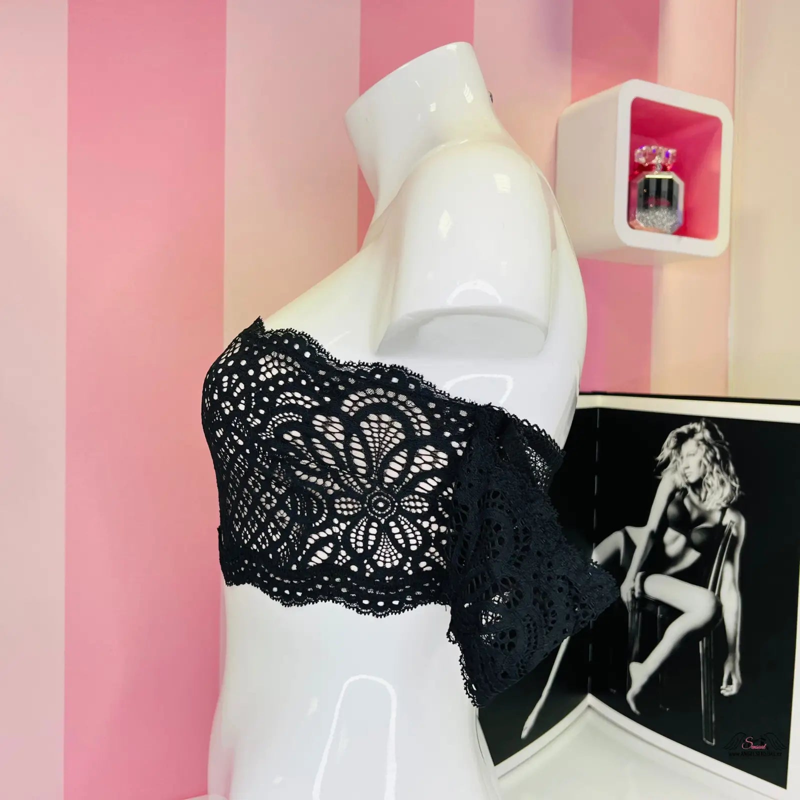 Manekýn s krajkovým topem Victoria’s Secret Braletka Krajková s protiskluzovými proužky