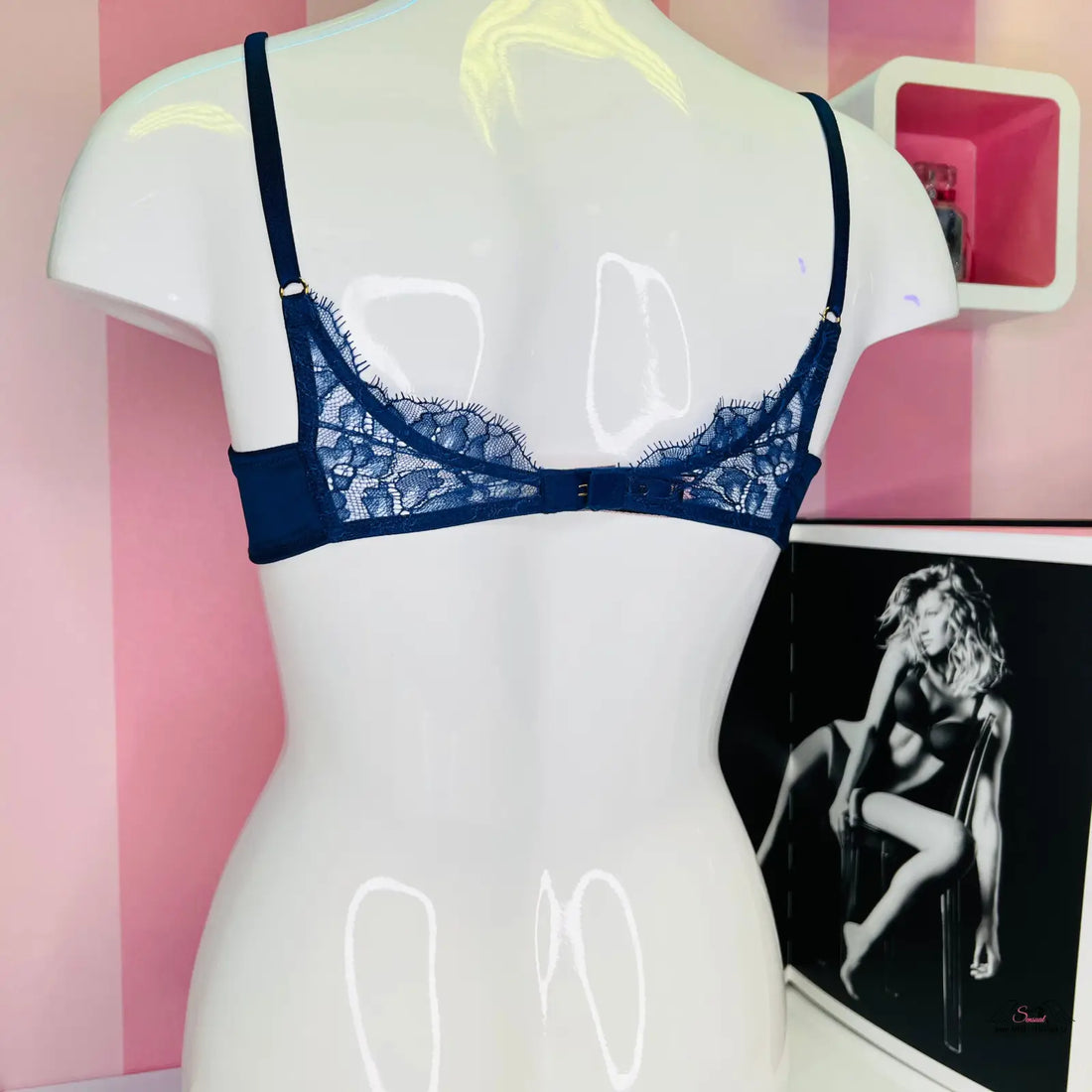 Navy blue lesklá krajková braletka Victoria’s Secret s ozdobnou krajkou