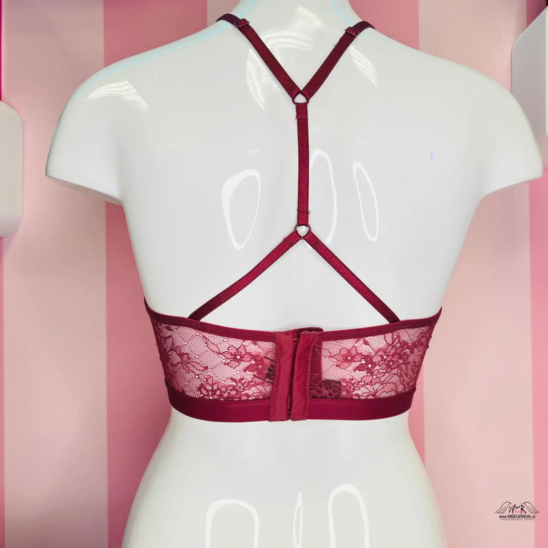 Detailní záběr na mannequin s Victoria’s Secret Braletka Krajková, elegantní spodního prádla