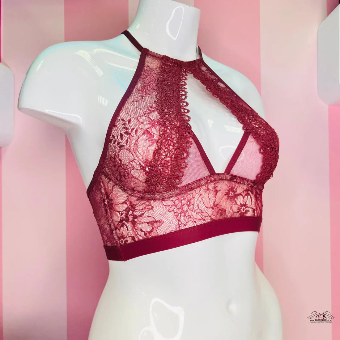 Manekýn s krajkovou braletkou Victoria’s Secret a pohodlným zapínáním, ideální spodního prádla
