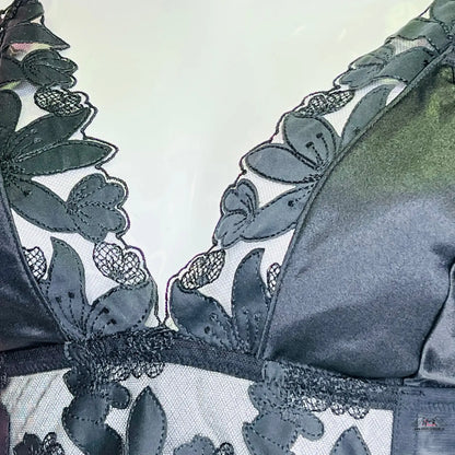 Luxusní nevyztužená krajková braletka Victoria’s Secret s květinovým výšivkem