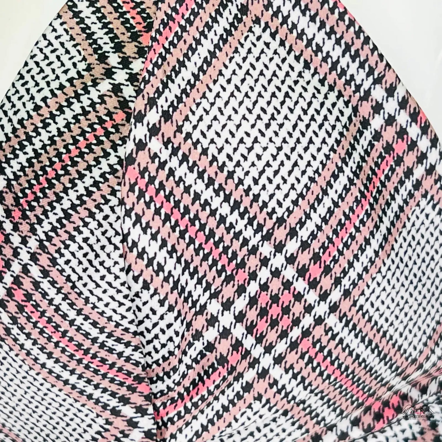 Pink a černá houndstooth látka na Victoria’s Secret Braletka s Něžným Vzorem, velice příjemného materiálu, s nastavitelnými ramínky pro maximální pohodlí