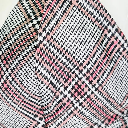 Pink a černá houndstooth látka na Victoria’s Secret Braletka s Něžným Vzorem, velice příjemného materiálu, s nastavitelnými ramínky pro maximální pohodlí