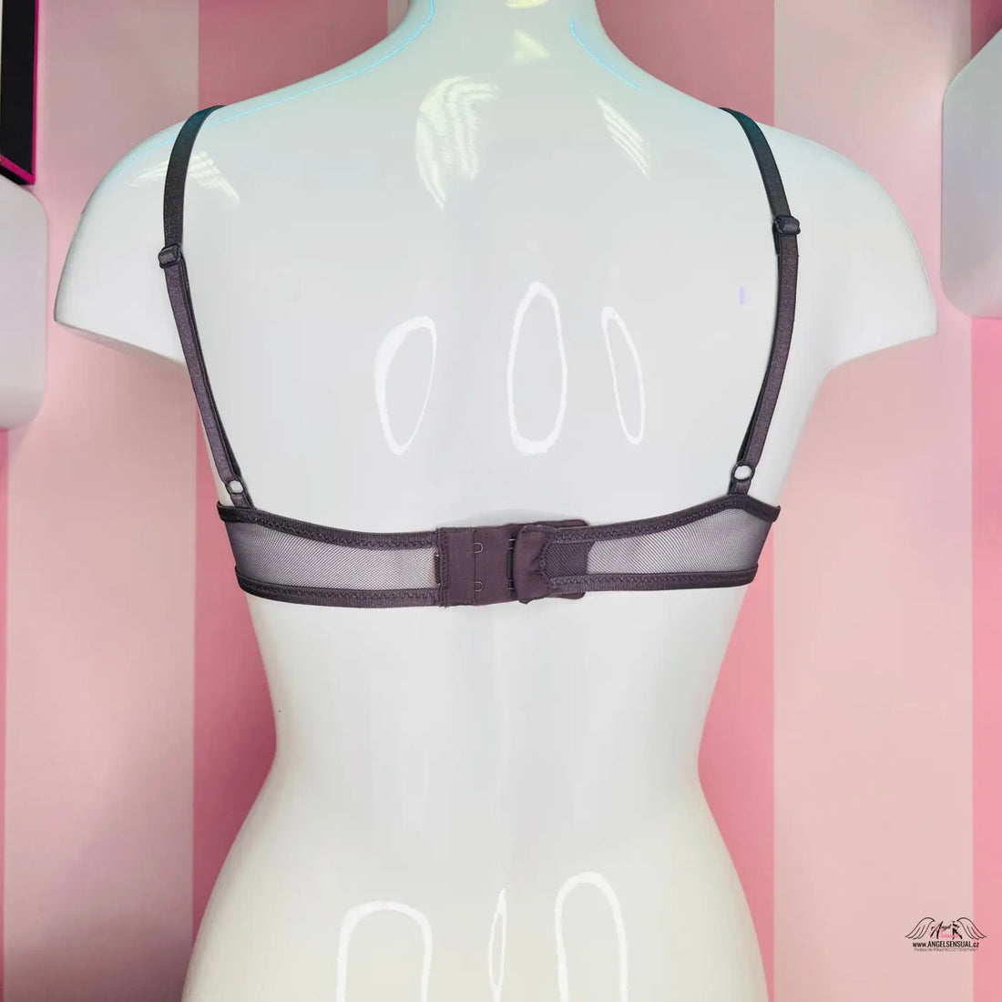 Manekýn s elastickou braletkou a ornamenty pro každodenní nošení, Victoria’s Secret