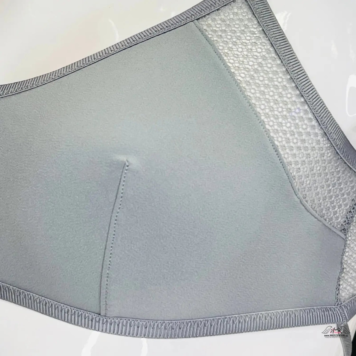 Šedá textilní ochranná maska s síťovaným panelem k Victoria’s Secret Crisscross Scoop Bralette