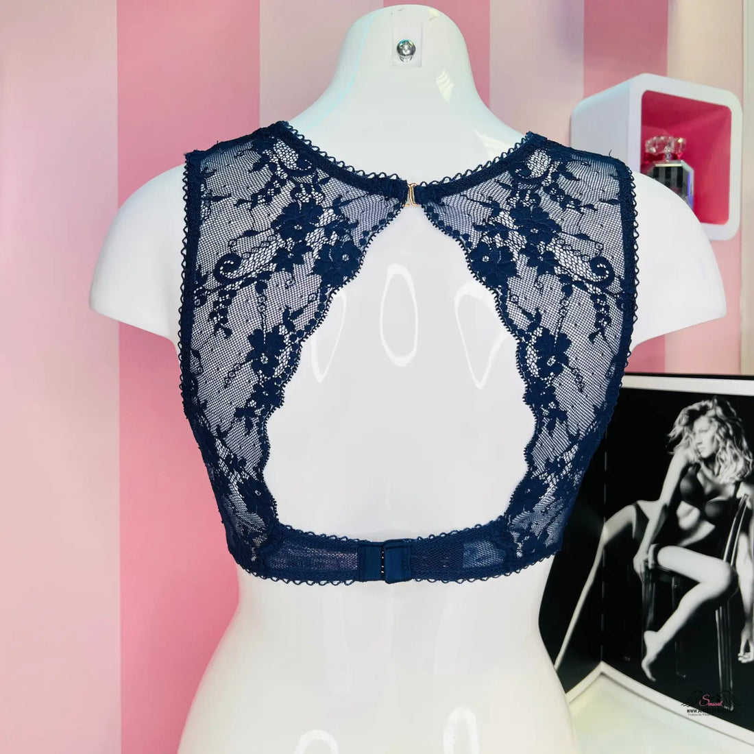 Navy blue luxusní sametová braletka lemována krajkou s otevřeným zádovým designem