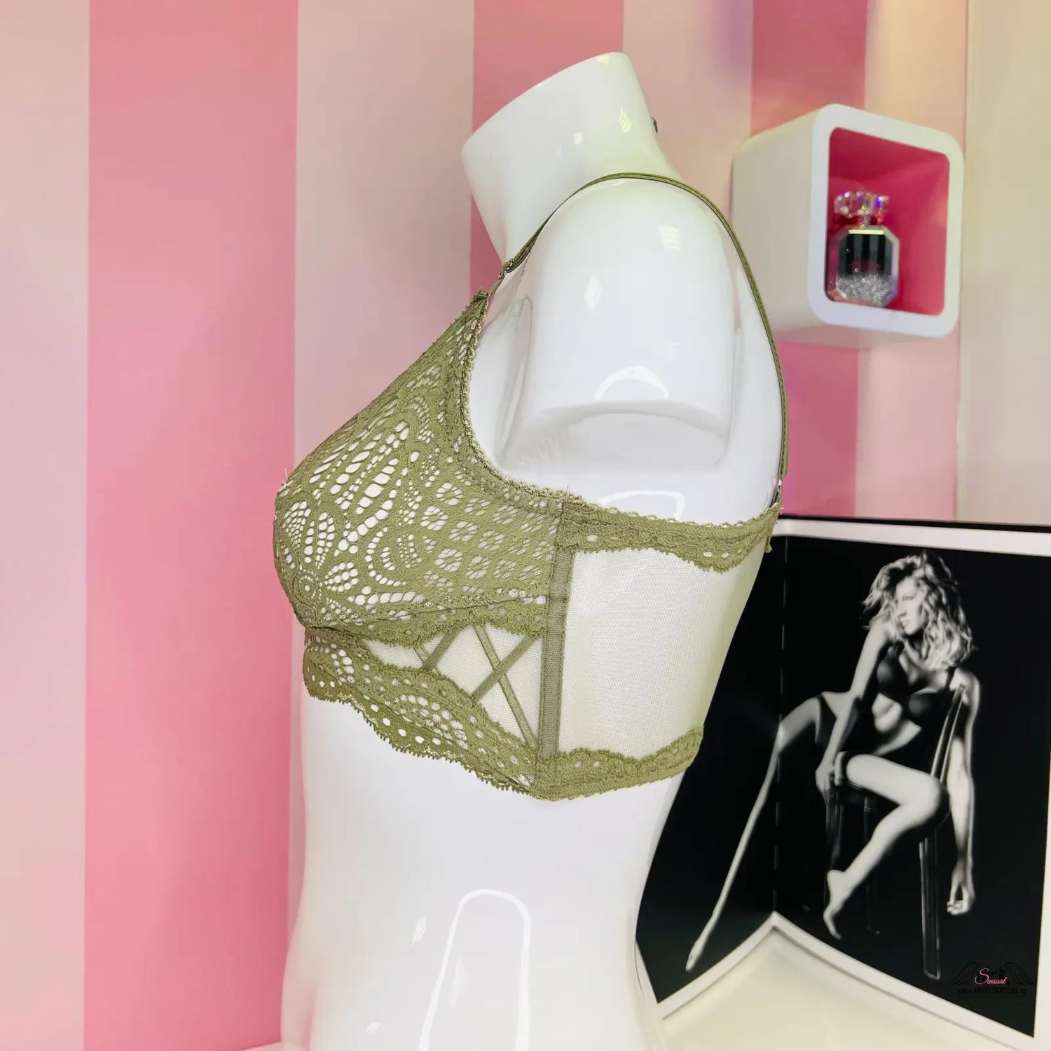 Bílá krajková braletka Victoria’s Secret s nastavitelnými ramínky a zelenou krajkou