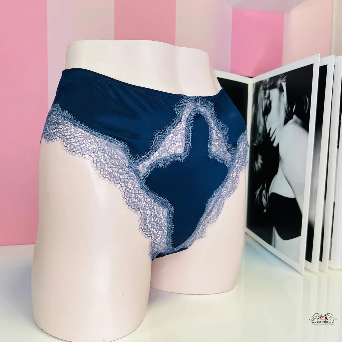 Ženské brazilské kalhotky Victoria’s Secret s modrobílou ozdobnou krajkou