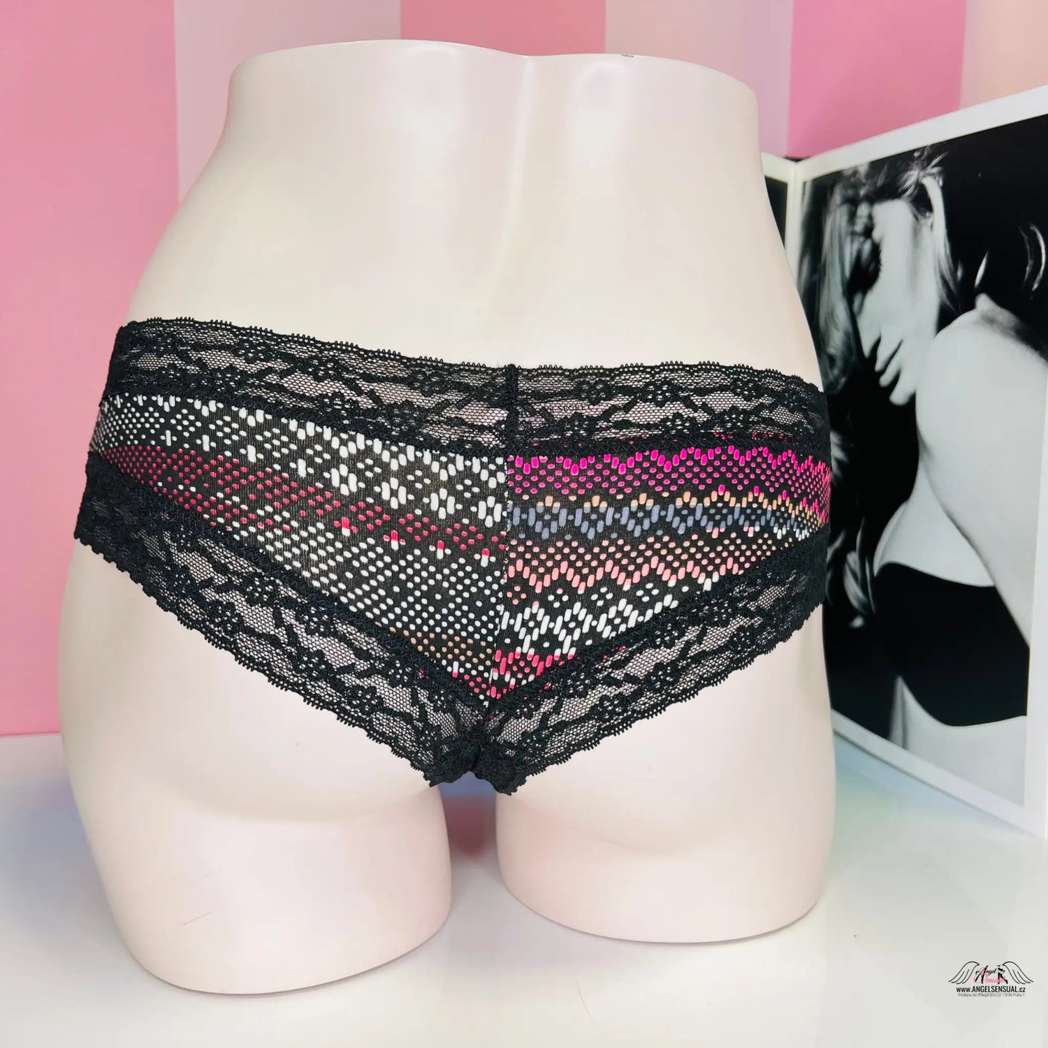 Victoria’s Secret brazilské kalhotky Lace-waist Cheeky Panty - Kalhotky