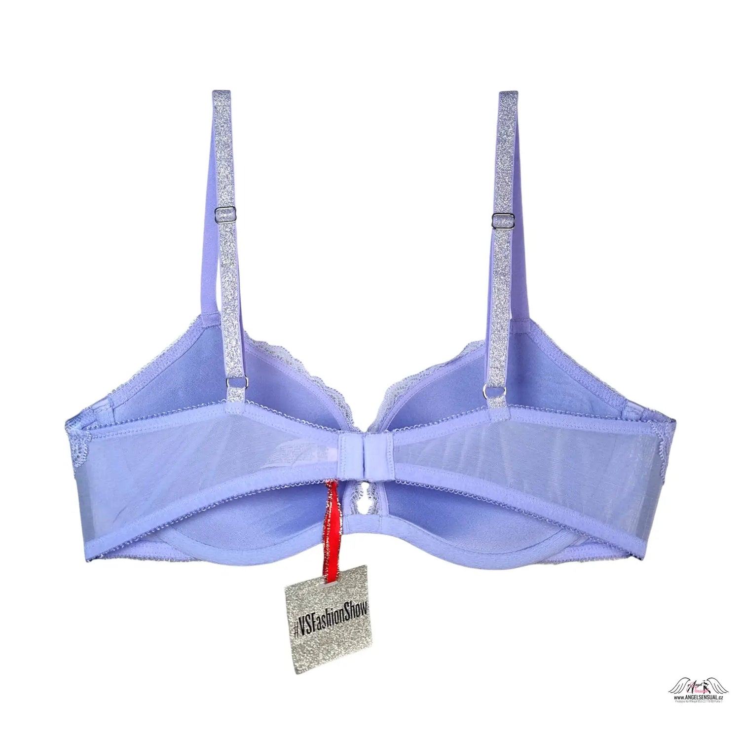 Svetle fialová podprsenka s jemnou krajkou, stříbrnými ramínky z Victoria’s Secret fashion show