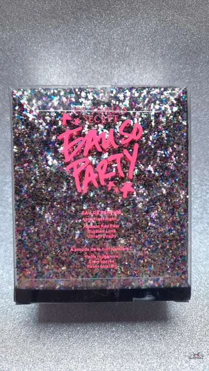 Glittery eyeshadow palette Victoria’s Secret Eau So Party, zároveň nezaměnitelná a sofistikovanou vonnou