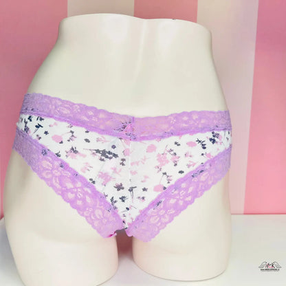 Květinové kalhotky s levandulovou krajkou od Victoria’s Secret pro elegantní vzhled