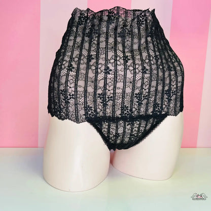 Victoria’s Secret elegantní tanga s vysokým pasem na figuríně, kolekce spodního prádla