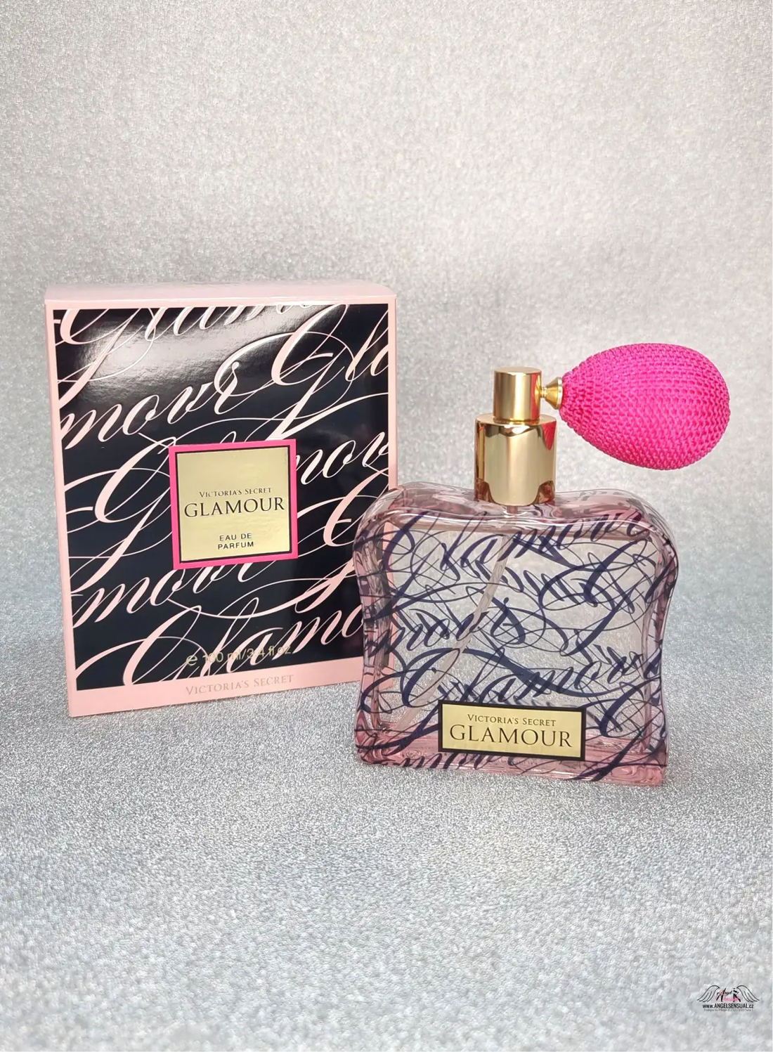 Victoria’s Secret Glamour parfém s růžovým rozprašovačem, sexy směs květin a svěžími tóny