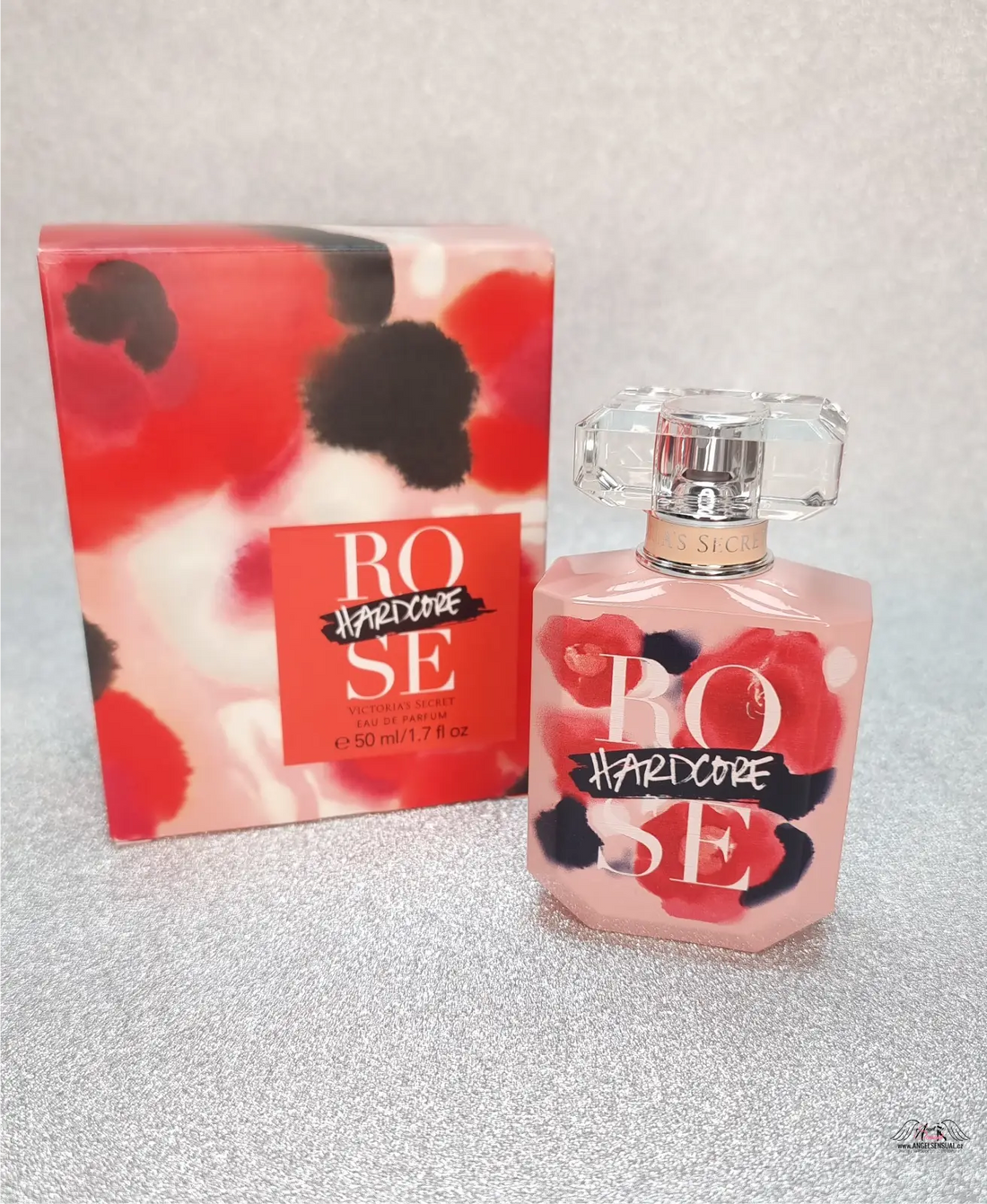 Parfémovaná voda Hardcore Rose Victoria’s Secret s lahví a krabicí