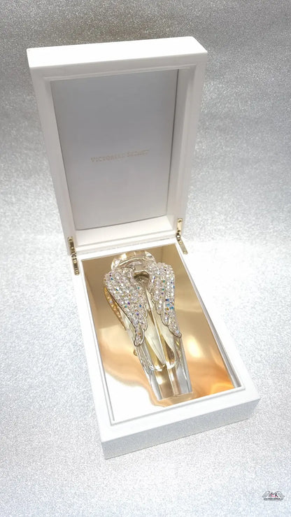 Jeweled zlatá trubice v bílé krabičce z Victoria’s Secret Heavenly Luxe Edition