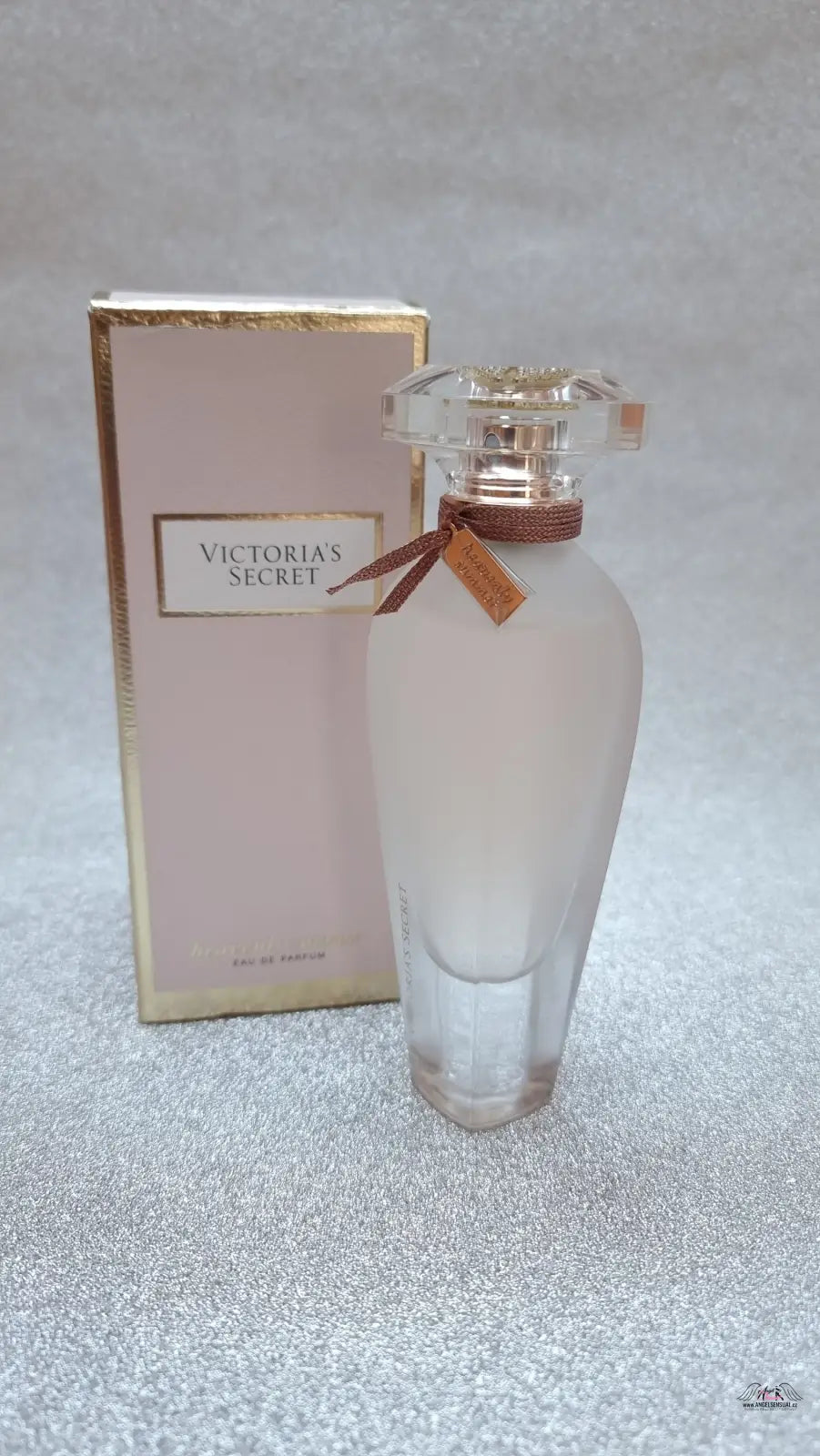 Victoria’s Secret Heavenly Summer edp s lahví a krabicí v jemnými pudrovými odstíny