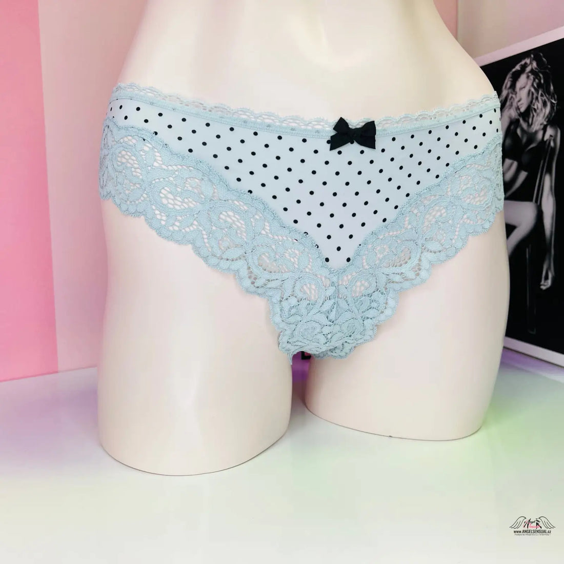 Victoria’s Secret hedvábné tanga s puntíky v světle modré s černými puntíky