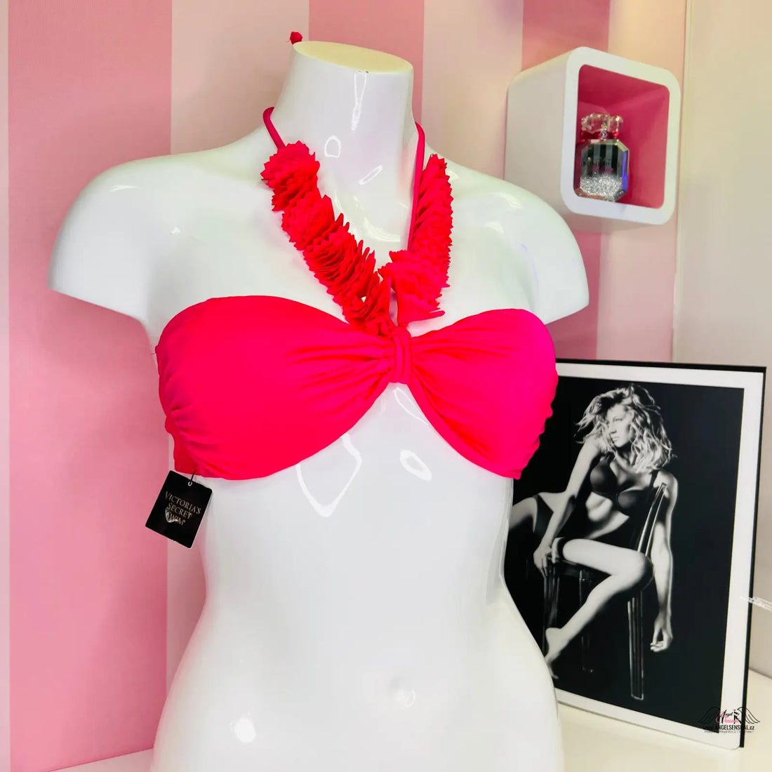 Hot pink horní díl plavek s ozdobnými volánky a floral halter, stylový horní díl