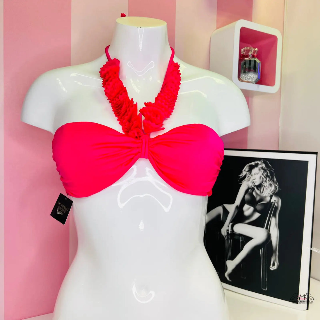 Bright pink horní díl plavek s ozdobnými volánky a stylovým horním dílem
