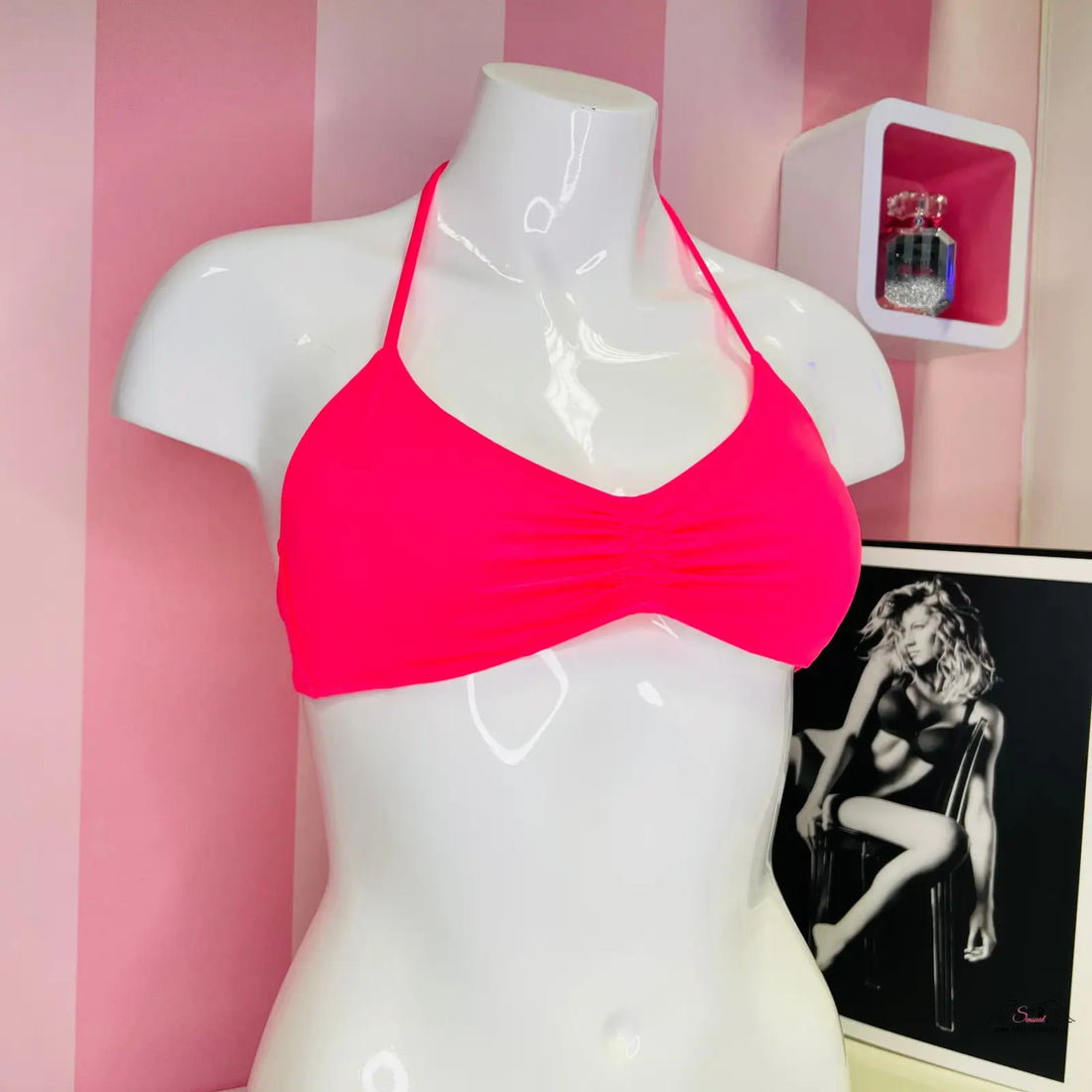 Bright pink horní díl plavek Victoria’s Secret s lehkým řasením a stylovým designem