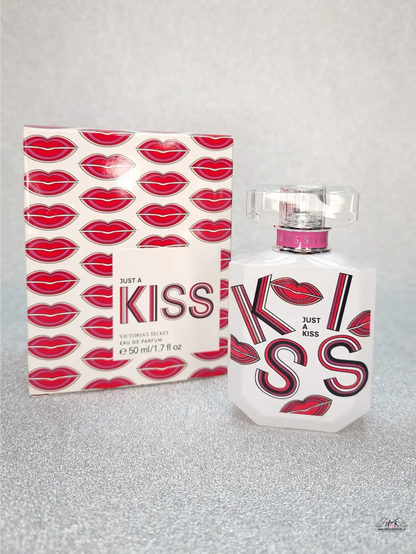 Victoria’s Secret Just A Kiss parfémová lahvička a krabice, svůdná vůně kiss edp