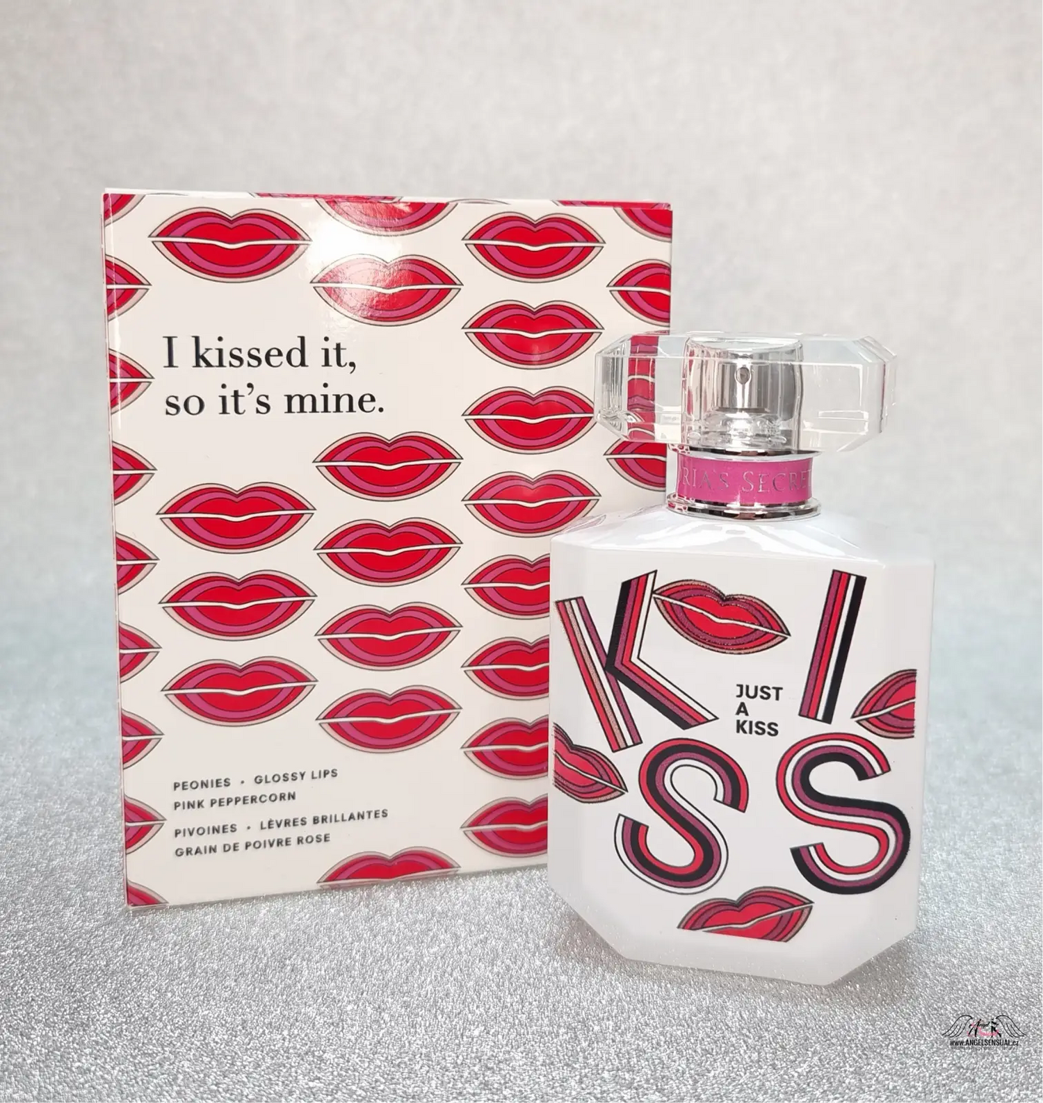 Victoria’s Secret Just A Kiss parfémová láhev a krabice svůdná vůně kiss edp