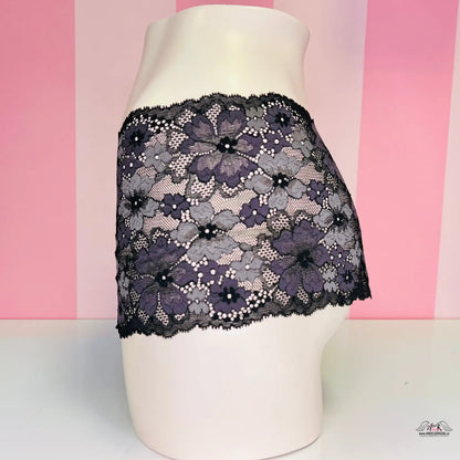 Black floral lace garter with rhinestone accents for pohodlné celokrajkové kalhotky Victoria’s Secret