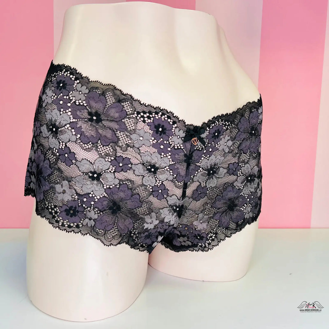 Black lace boyshort-style underwear with floral pattern from Victoria’s Secret Kalhotky Celokrajkové, pohodlné celokrajkové kalhotky