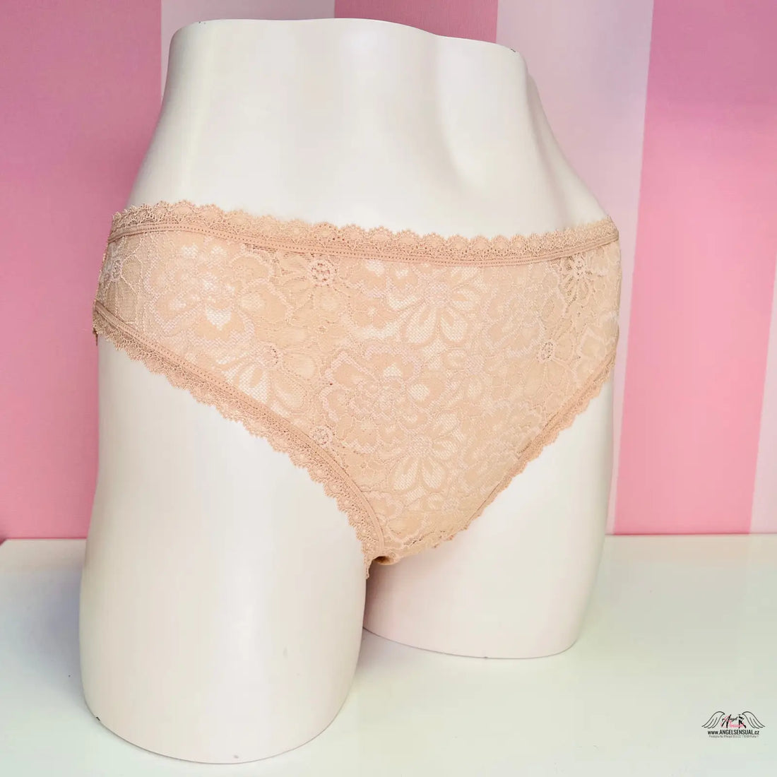 Beige celokrajkové kalhotky s květinovými vzory od Victoria’s Secret agent provocateur