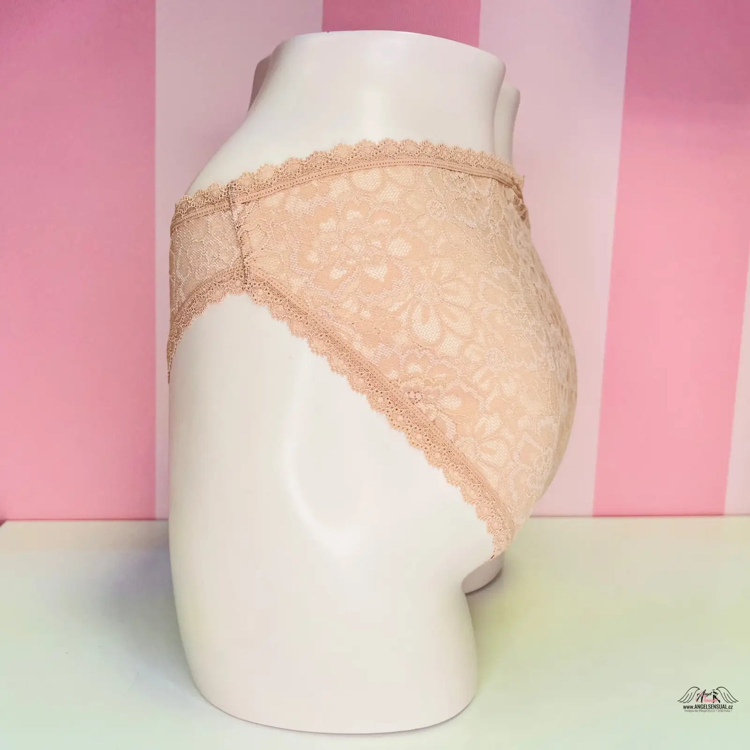 Beige celokrajkové kalhotky s květinovými vzory od Victoria’s Secret agent provocateur