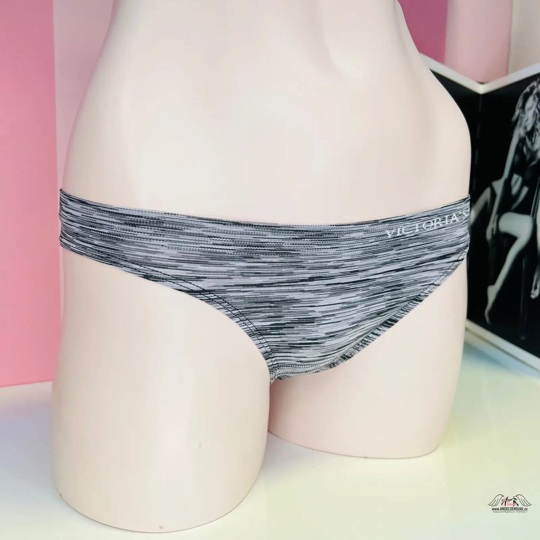 Žíhané kalhotky Victoria’s Secret s proužky na levé straně, dámské thong