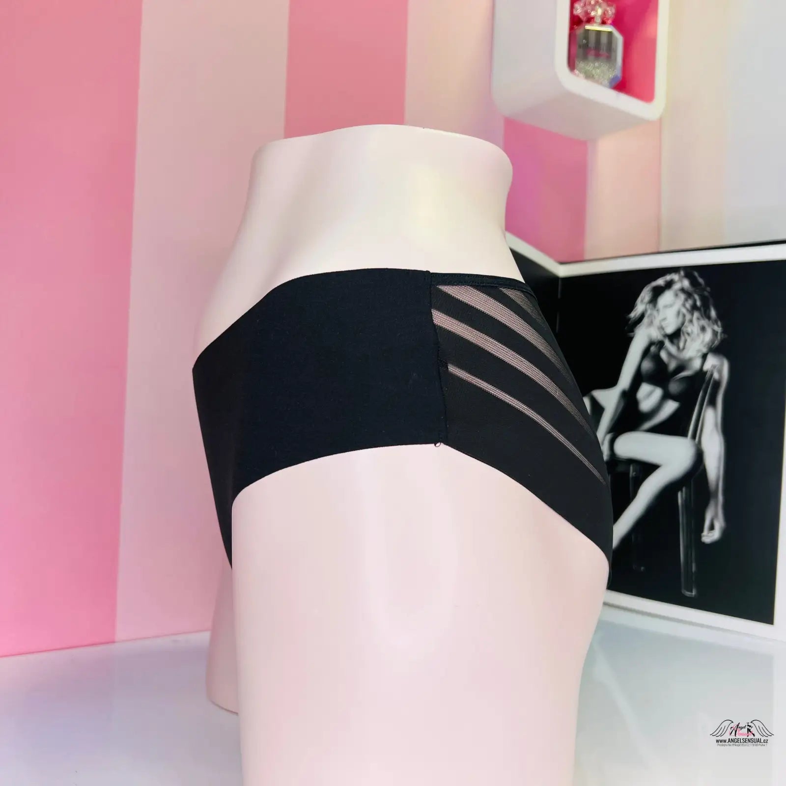 Vínové kalhotky cheeky s jemnou síťovinou a přední straně bezešvé od Victoria’s Secret