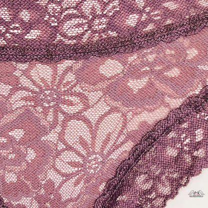 Detail close-up purple krajkových kalhotek Cheeky Victoria’s Secret příjemného materiálu