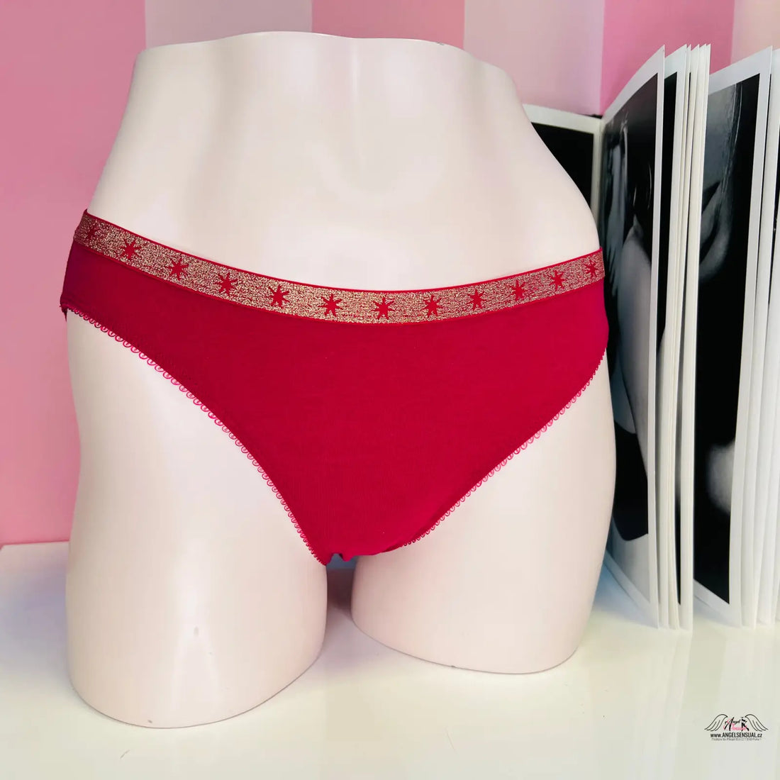 Červené kalhotky Victoria’s Secret s vyšším pasem a dekorativním elastickým pasem