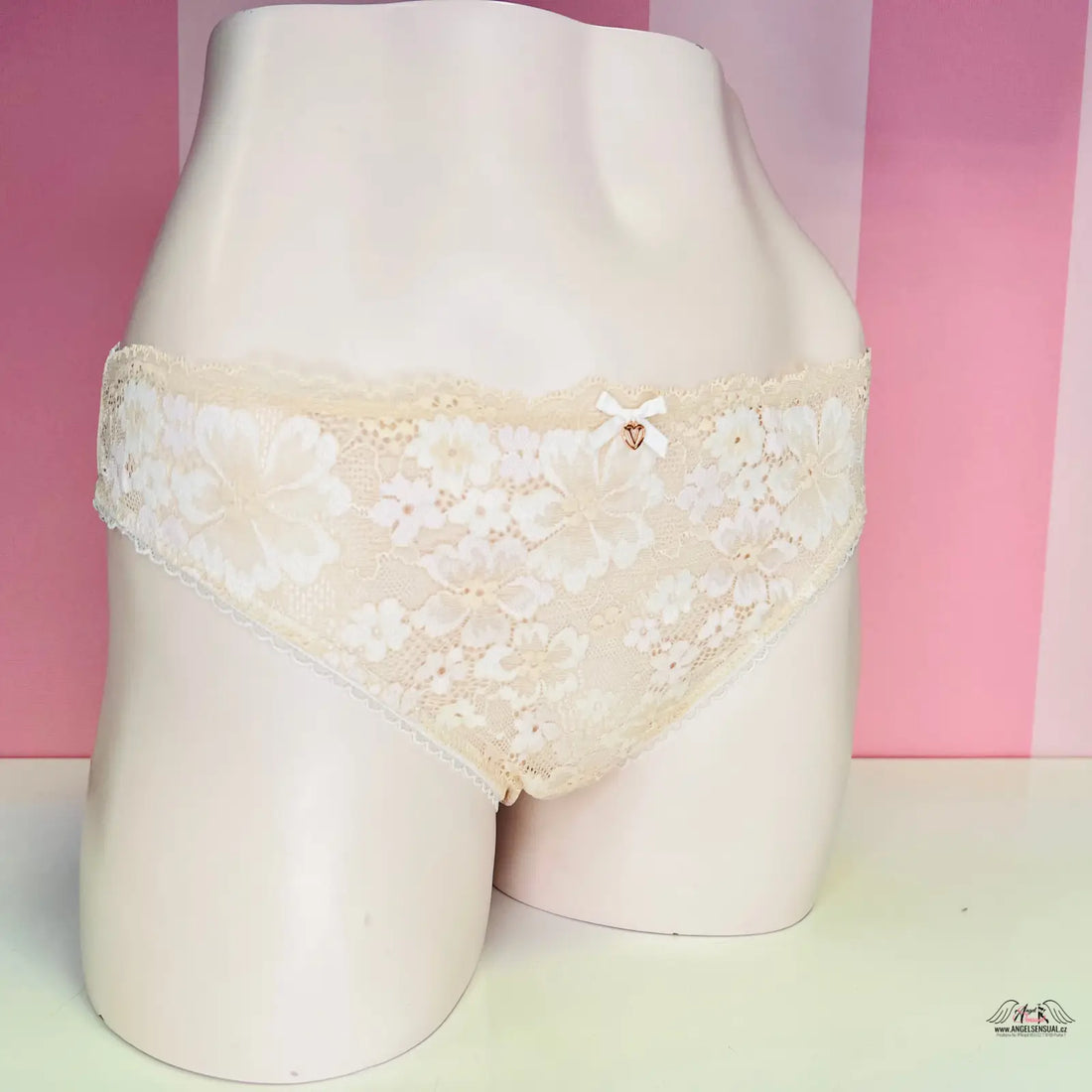 Creamové luxusní jemné kalhotky Victoria’s Secret Kalhotky Krajkové s ozdobnou krajkou